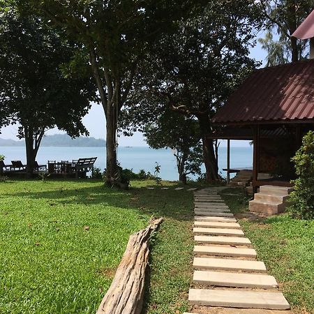 Starlight Beach Resort Koh Phayam Luaran gambar