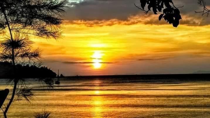 Starlight Beach Resort Koh Phayam Luaran gambar