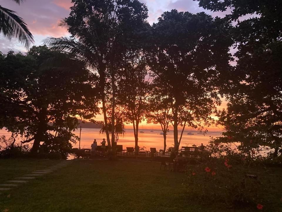 Starlight Beach Resort Koh Phayam Luaran gambar