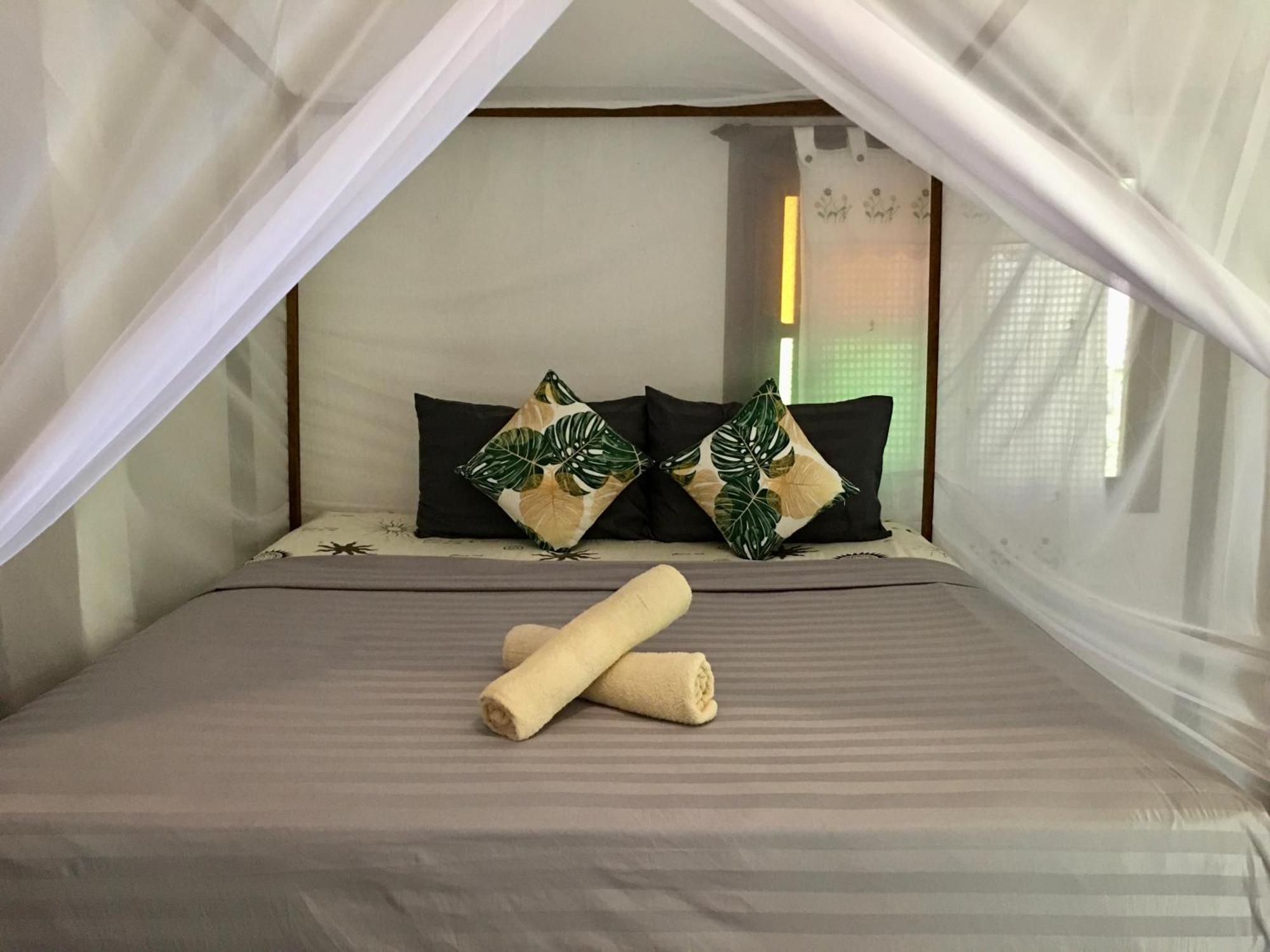 Starlight Beach Resort Koh Phayam Luaran gambar
