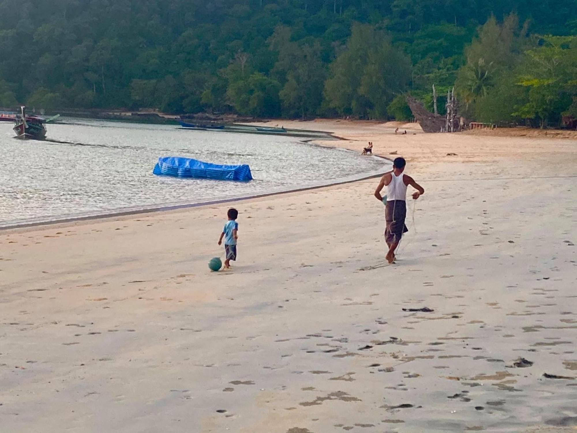 Starlight Beach Resort Koh Phayam Luaran gambar