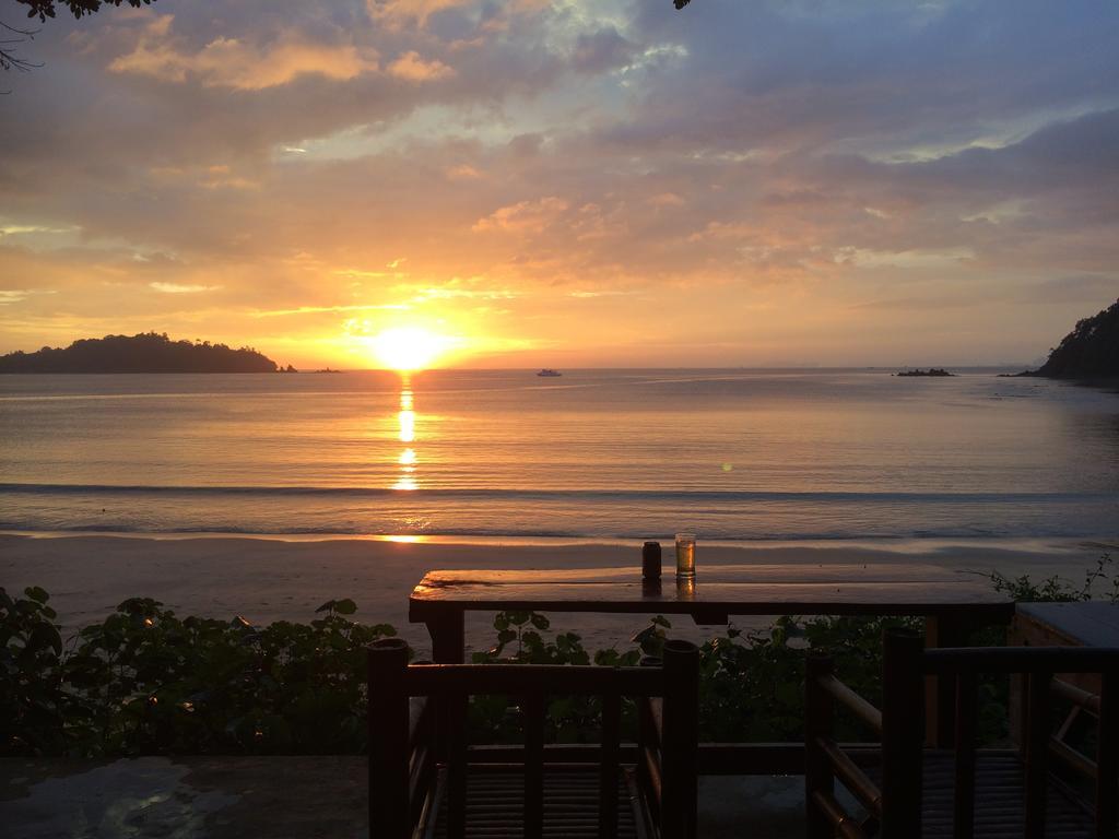 Starlight Beach Resort Koh Phayam Luaran gambar