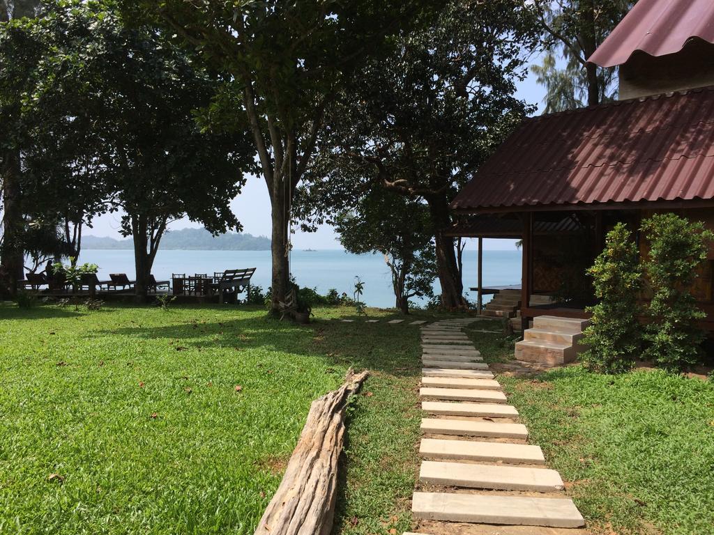 Starlight Beach Resort Koh Phayam Luaran gambar
