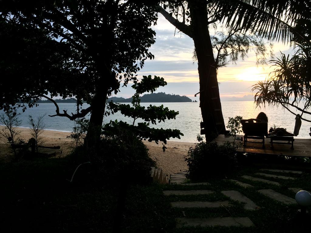 Starlight Beach Resort Koh Phayam Luaran gambar