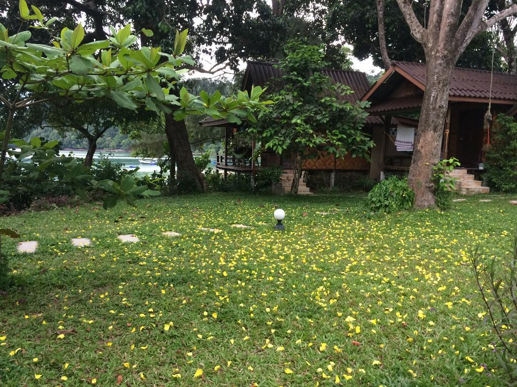 Starlight Beach Resort Koh Phayam Luaran gambar